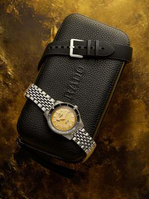 Rado Captain Cook Automatic 39mm Shimmering Intensity watch (Ref. R32223258) Rado
